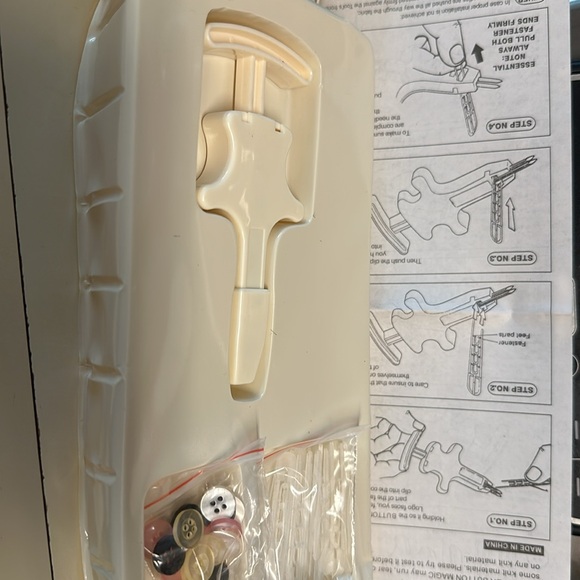 Button Magic portable buttoning machine - Picture 7 of 9